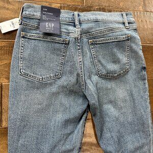 NWT! GAP Girlfriend Jeans Sz26/2R